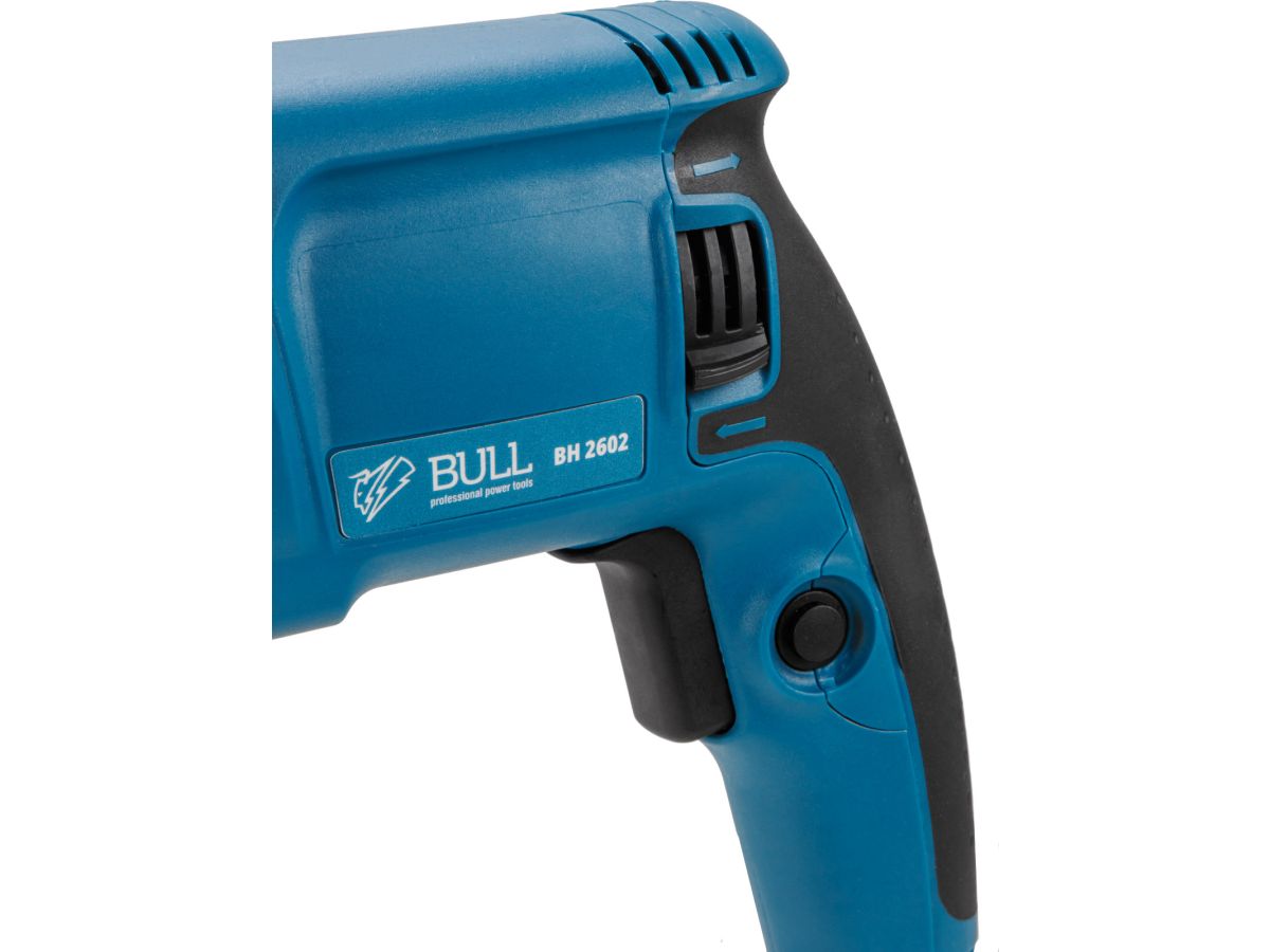 Перфоратор сетевой BULL BH 2602 Xcase (2 зубила, 3 сверла)